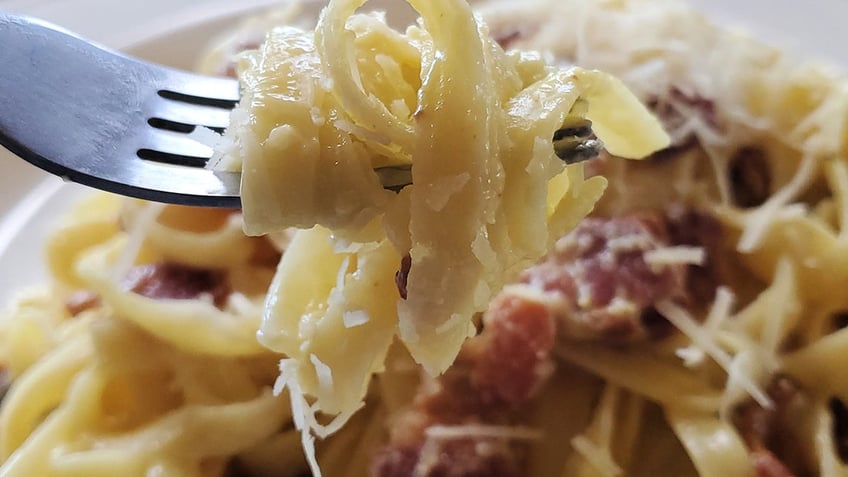 A close up of tagliatelle carbonara.