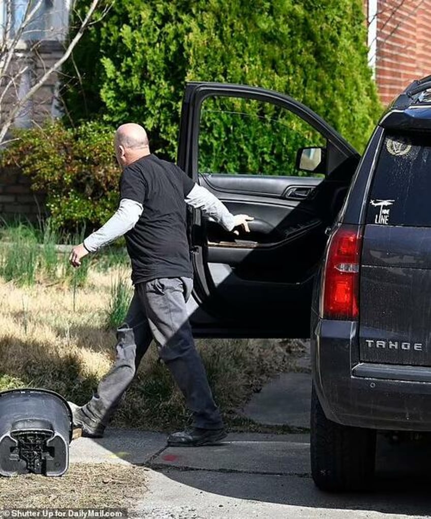 badass vigilantes show up evict squatters at ny house where homeowner arrested