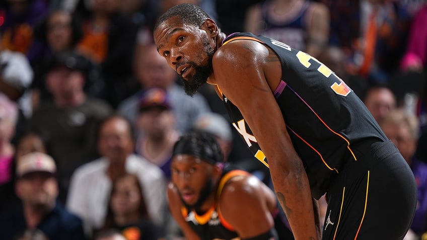 baffling kevin durant turnover helps spurs steal win over suns