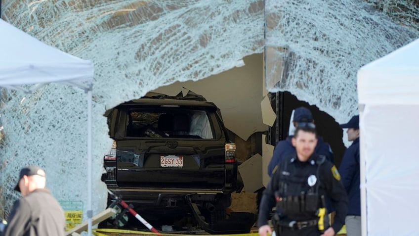 bail revoked for massachusetts man accused in fatal apple store crash over dead gps monitoring bracelet