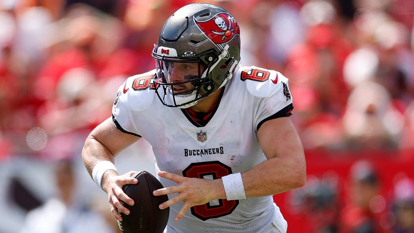 baker mayfield leads bucs to 2 0 record after defeating bears