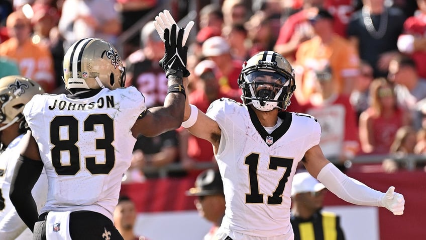 Dante Pettis celebrates touchdown