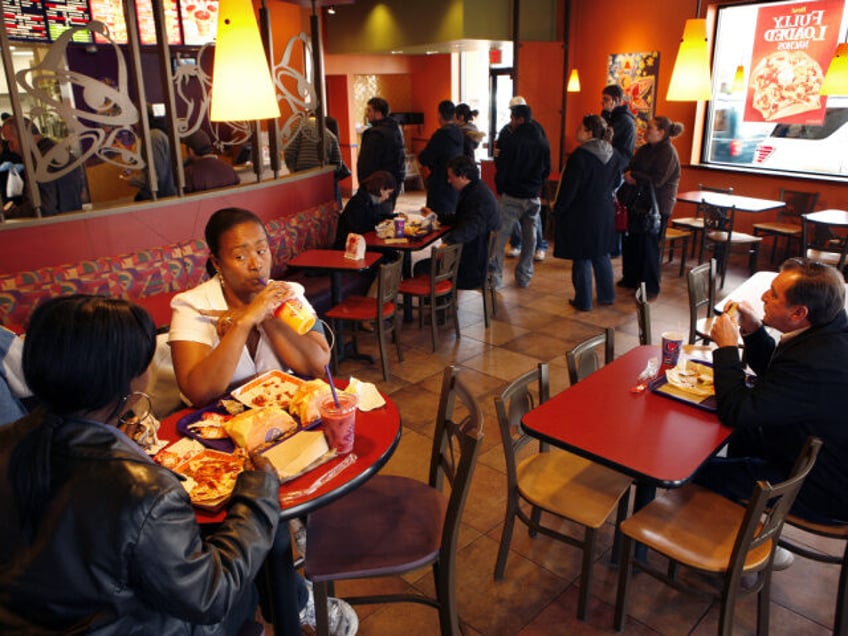 Customers have lunch at a newly remodeled Taco Bell in Flushing, New York, including Claydine Andrews, left, and Silvana Elsharief. New York requires all chains restaurants like Taco Bell to post the calorie count of their foods on menu boards. (Photo by Carolyn Cole/Los Angeles Times via Getty Images)