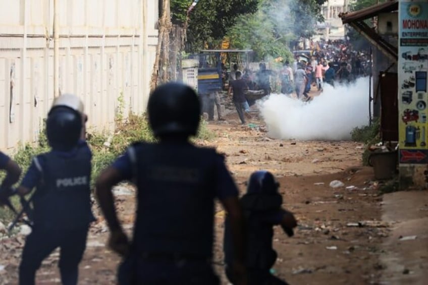 bangladesh garment workers clash with police as factories reopen