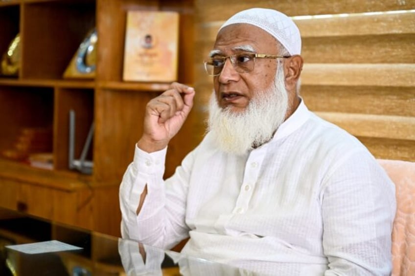 Bangladesh's top Islamist politician says he supports the extradition of ousted premier Sh