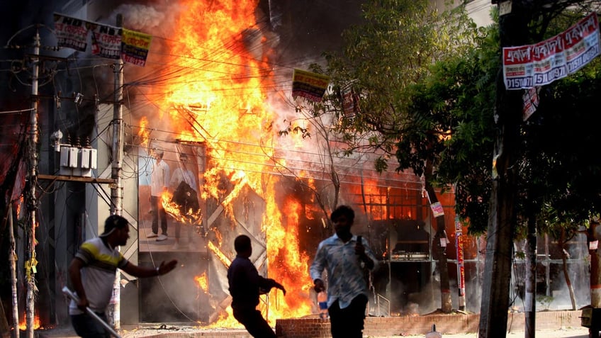 Fire riots Dhaka