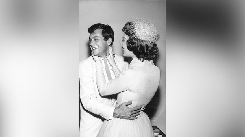 Tony Curtis and Barbara Rush