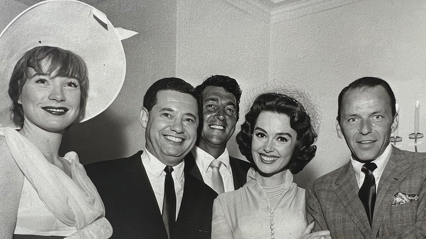 Shirley MacLaine, Warren Cowan, Dean Martin, Barbara Rush and Frank Sinatra 