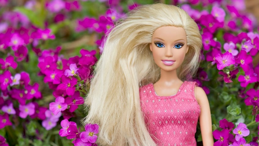 barbie botox goes viral what to know about the neck slimming plastic surgery trend