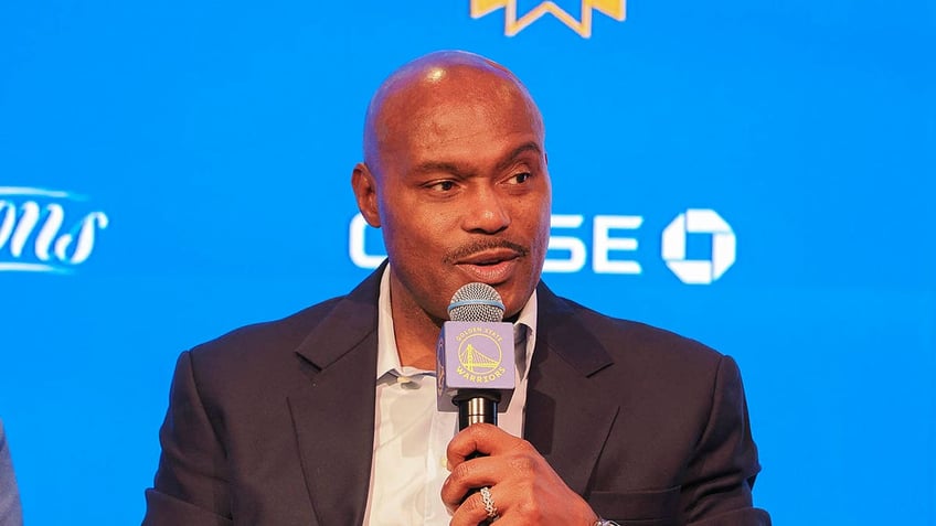 Tim Hardaway speaks into microphone