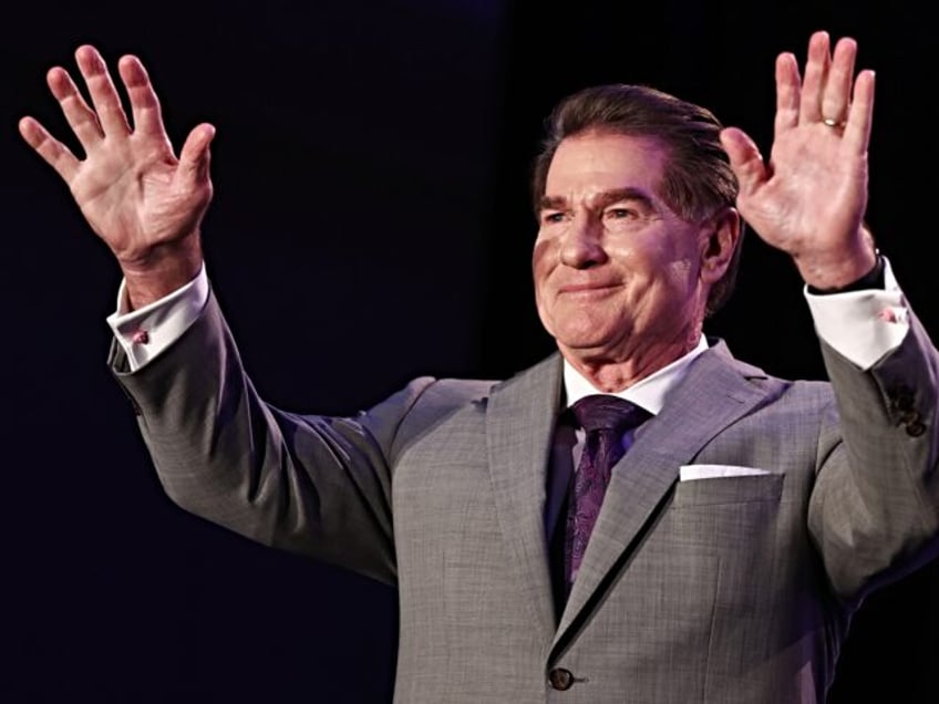 PALM DESERT, CALIFORNIA - MARCH 05: Republican U.S. Senate candidate Steve Garvey speaks t