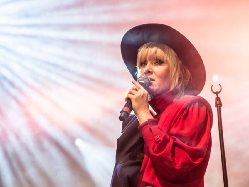 bbc radio scraps irish singer roisin murphy after she called out puberty blocking drugs