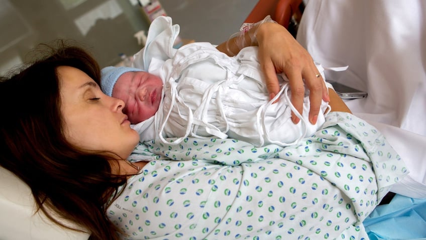 be well 5 tips for managing postpartum issues from a new york based family physician