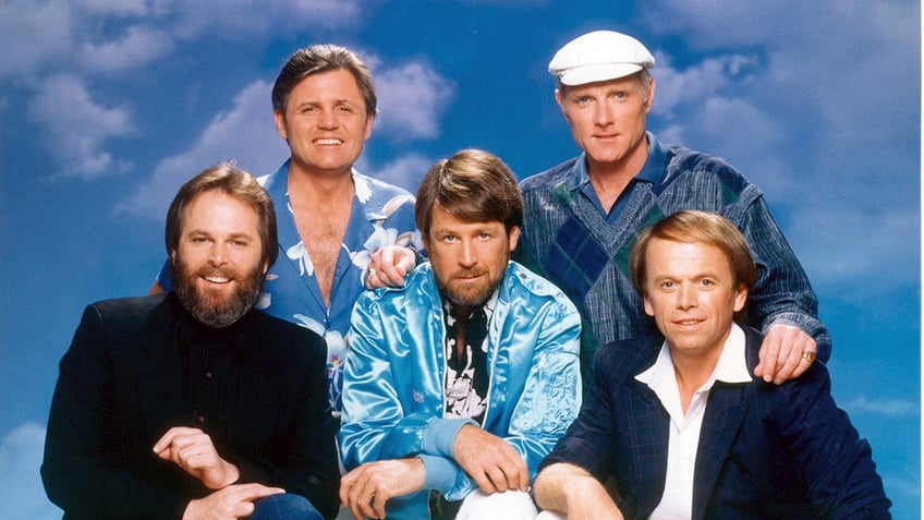 Carl Wilson, Bruce Johnston, Brian Wilson, Mike Love and Al Jardine pose for a photo