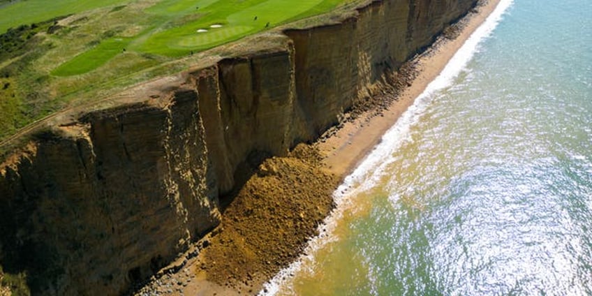 beachgoers survive cliff collapse in stunning video of lucky escape