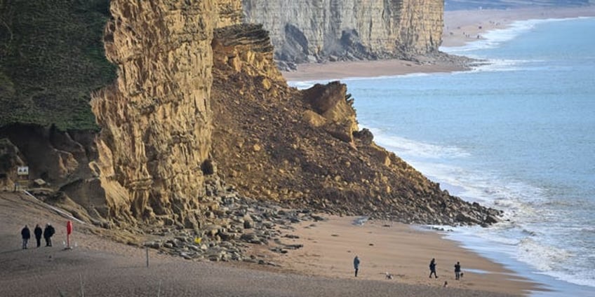 beachgoers survive cliff collapse in stunning video of lucky escape