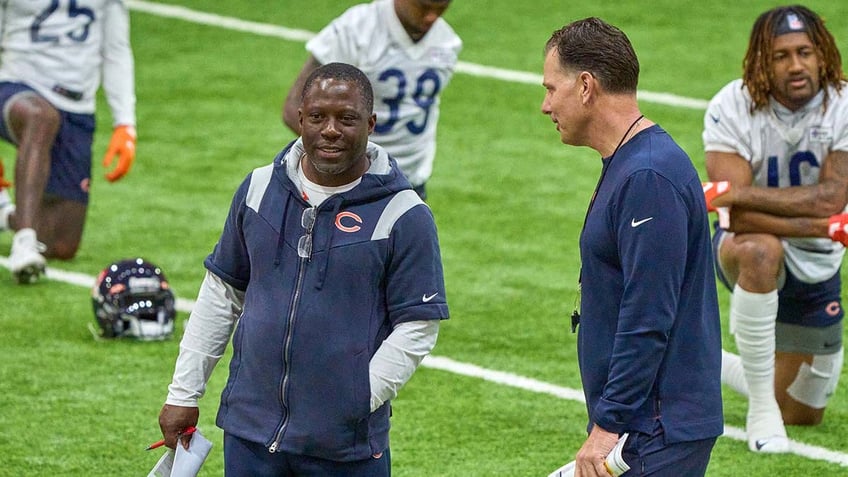 bears coach matt eberflus to take over defensive play calling duties says justin fields was being a leader