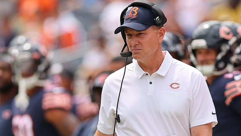 bears coach matt eberflus to take over defensive play calling duties says justin fields was being a leader