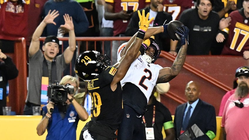 bears dj moore makes fantasy owners happy after torching commanders in first half