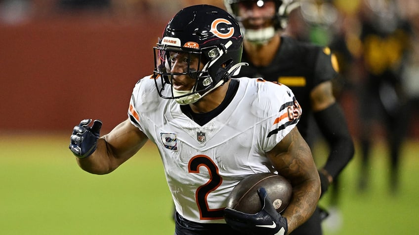 bears dj moore makes fantasy owners happy after torching commanders in first half