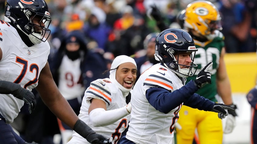 Cairo Santos celebrates game-winning field goal