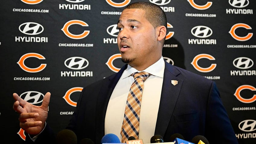 bears gm makes it clear justin fields isnt a finger pointer says team isnt panicking amid rough start