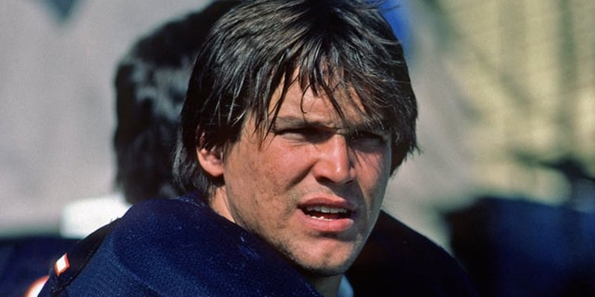 bears great steve mcmichael admitted to icu with sepsis and pneumonia