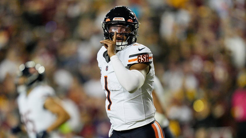 bears hold off commanders second half comeback to snap 14 game losing streak