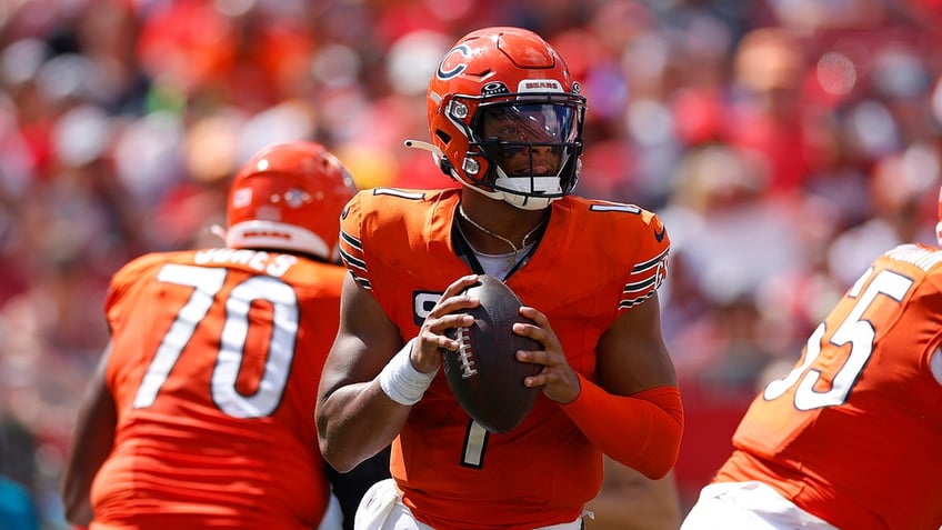 bears justin fields walks back criticism aimed at coaches im not blaming anything on the coaches