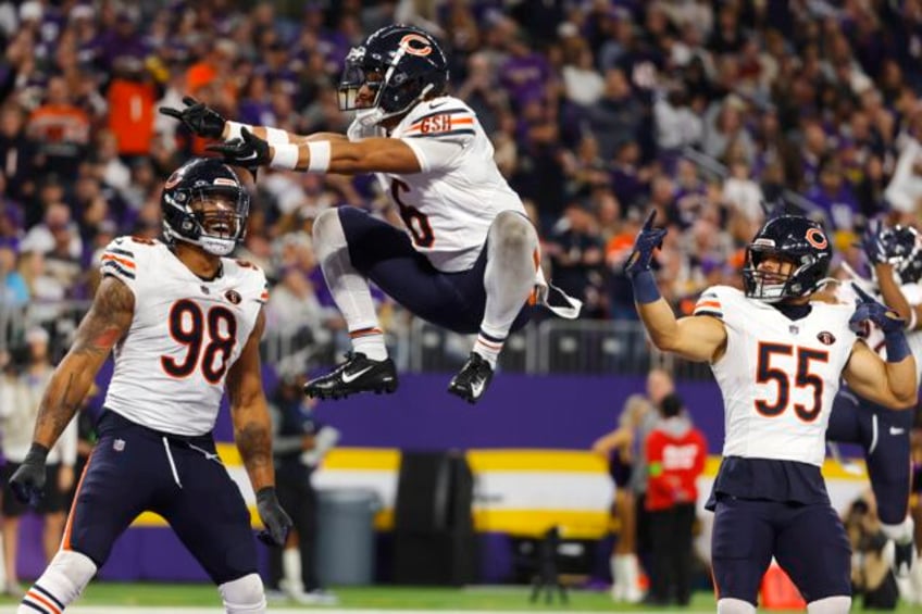 bears outlast vikings 12 10 on 4th field goal by santos after 4 interceptions of dobbs