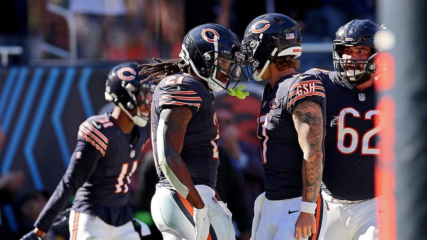 bears win battle of backup qbs with dominant effort against raiders