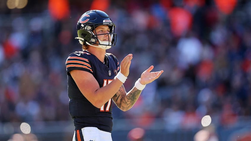 bears win battle of backup qbs with dominant effort against raiders