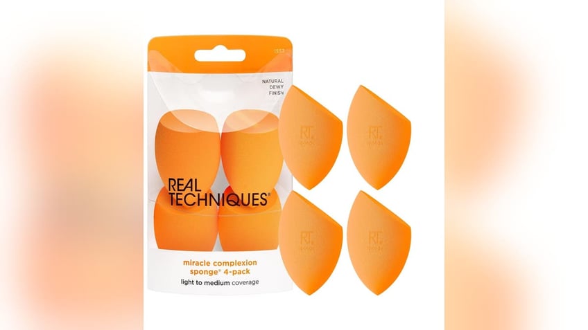 Easily apply smooth makeup with this applicator. 