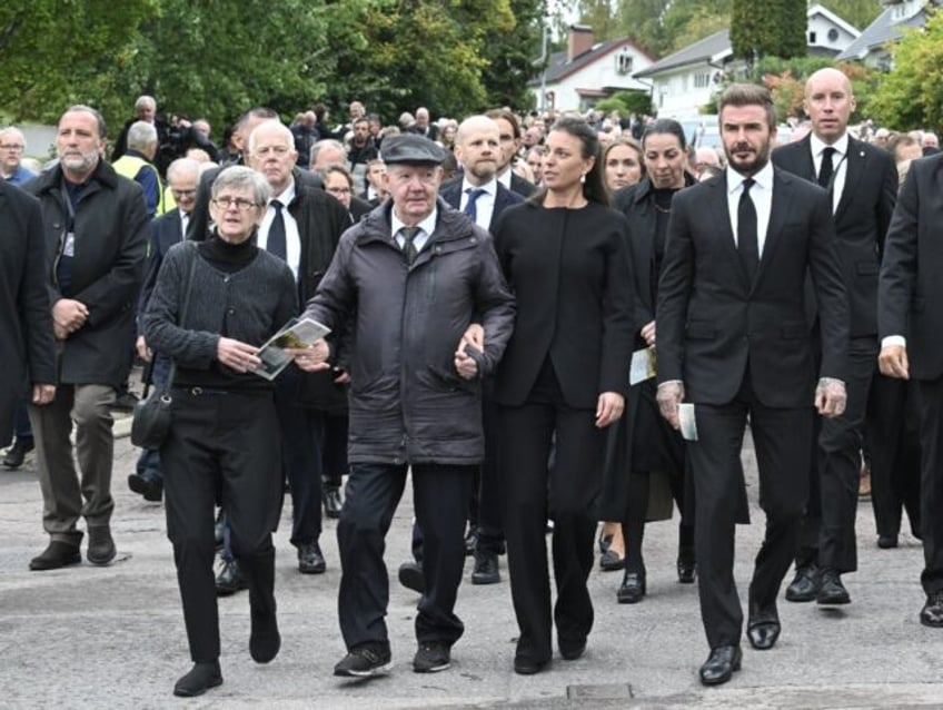 David Beckham (R) was amongst hundreds of mourners who attended former England manager Sve