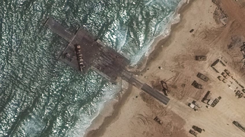 before and after photos show destruction of bidens 320m gaza pier