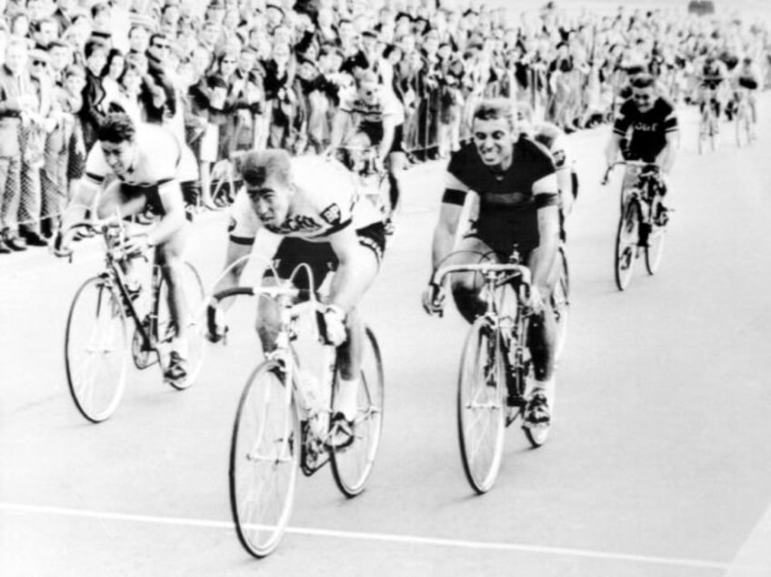 One that got away: Rik Van Looy (right) finishing second in the 1964 Paris-Brussels classi