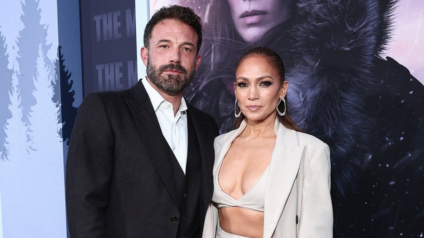 Ben Affleck and Jennifer Lopez posing togehter on the red carpet