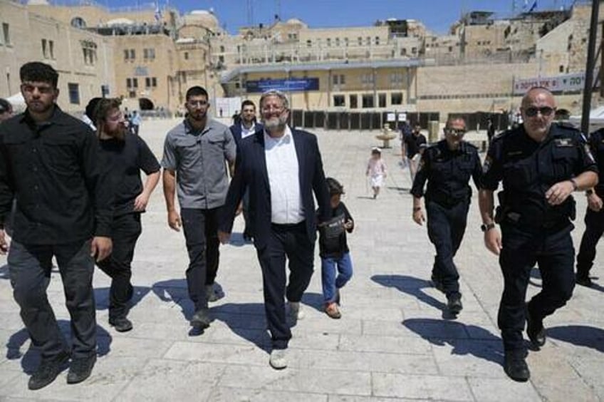 ben gvir leads over 1000 israeli settlers in jewish prayer at flashpoint al aqsa mosque