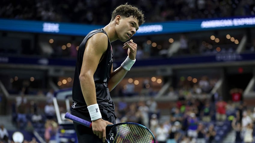 ben sheltons dad takes aim at novak djokovic for mocking phone call celebration in us open victory