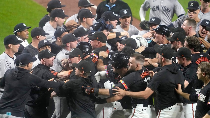 Yankees O's brawl