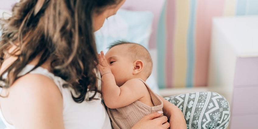 benefits of breastfeeding for both mom and baby