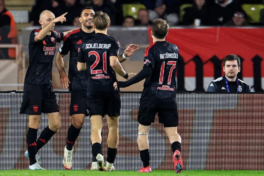 Vangelis Pavlidis (2L) celebrates with teammates after scoring Benfica's goal against Mona