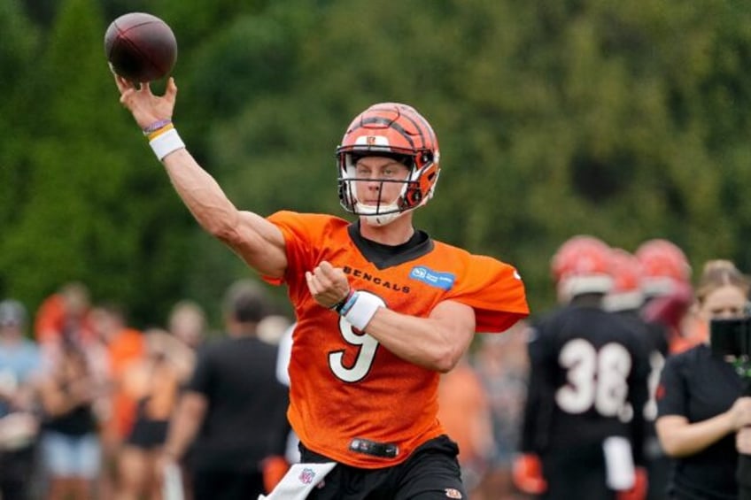 bengals extend quarterback burrow in reported record deal