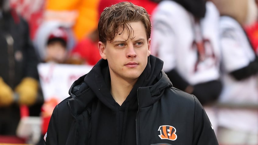 Joe Burrow on the sidelines