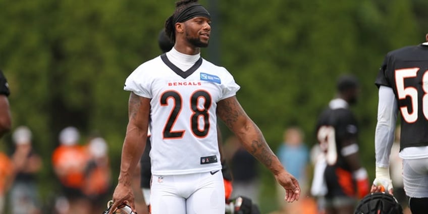 bengals joe mixon avoids specific reporters upon return to training camp