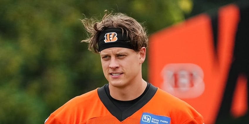 bengals provide joe burrow injury update after throwing session