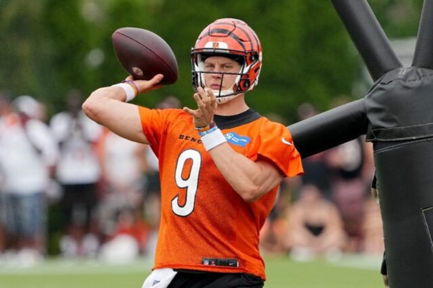 bengals qb burrow inks record nfl deal on eve of season