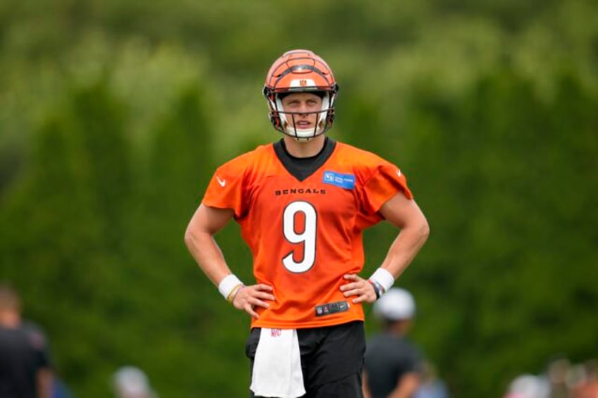 bengals quarterback joe burrow is back at practice for the first time since july 27