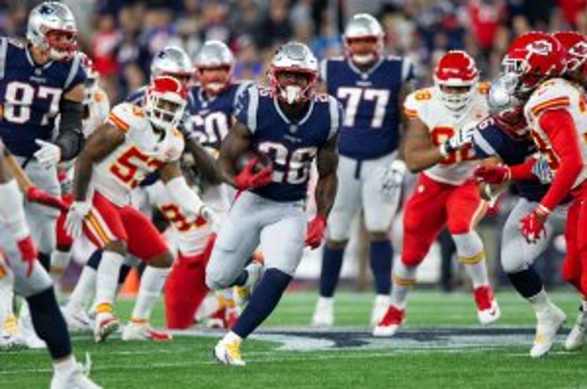 Bengals sign veteran offensive tackle Trent Brown