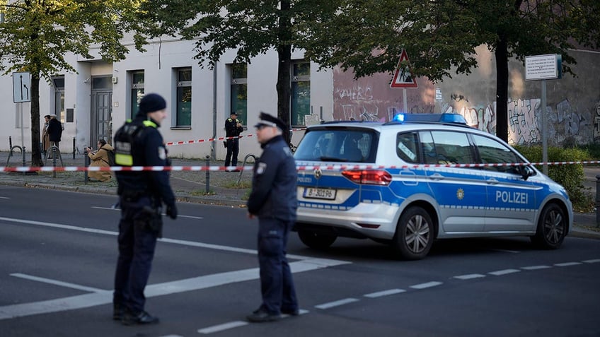 berlin synagogue targeted with molotov cocktails in what jewish group is calling a terrorist attack